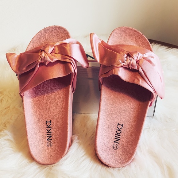 (NIB) Nikki Pink Silk Bow Sliders - Picture 3 of 4